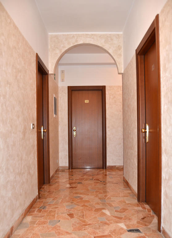 Hotel A-14 โมดูโญ ภายนอก รูปภาพ